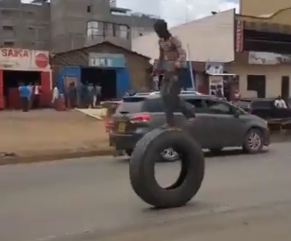 ಭಾರೀ ಗಾತ್ರದ ಟಯರ್ ಮೇಲೆ ಸ್ಟಂಟ್ ಮಾಡಿದ ಬಾಲಕ