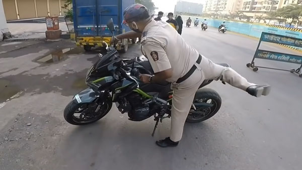 ಬೈಕ್ ಸವಾರನ ಒತ್ತಾಯಕ್ಕೆ ಮಣಿದು ಸೂಪರ್‌ಬೈಕ್ ಚಾಲನೆ ಮಾಡಿದ ಪೊಲೀಸಪ್ಪ