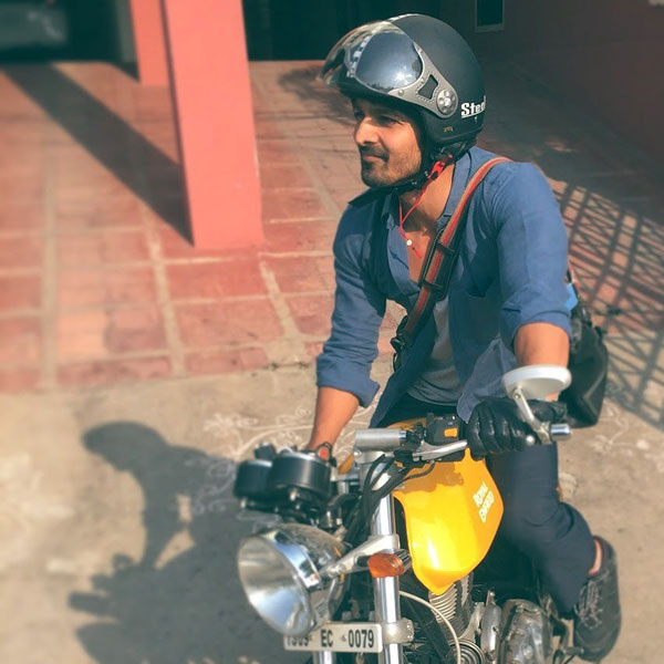 ಕೊರೋನಾ ಸೋಂಕಿತರಿಗೆ ಆಕ್ಸಿಜನ್ ಪೂರೈಕೆ ಮಾಡಲು ಮೆಚ್ಚಿನ ಬೈಕ್ ಮಾರಾಟ ಮಾಡಿದ ಜನಪ್ರಿಯ ನಟ