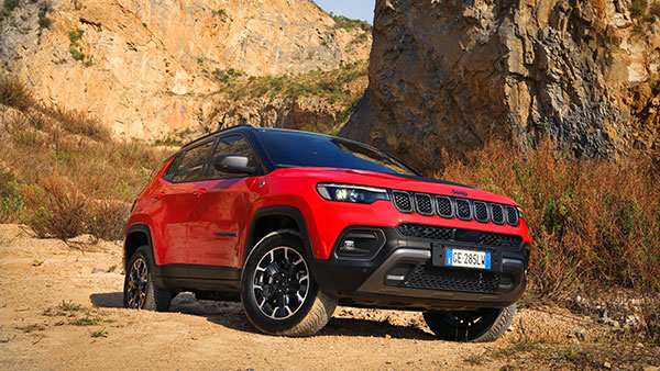 ಭಾರತದಲ್ಲಿ ಬಿಡುಗಡೆಯಾಗಲಿದೆ ಜೀಪ್ ಕಂಪಾಸ್ ಟ್ರೈಲ್‌ಹಾಕ್ ಫೇಸ್‌ಲಿಫ್ಟ್ ಎಸ್‍ಯುವಿ