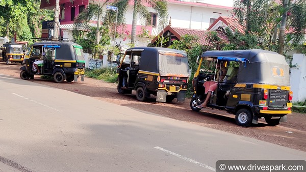 ಆಂಬ್ಯುಲೆನ್ಸ್ ಸಿಗದೇ ಬೆಂಗಳೂರಿನಿಂದ ಮಂಡ್ಯಕ್ಕೆ ಆಟೋದಲ್ಲೇ ತಾಯಿಯ ಮೃತದೇಹ ಸಾಗಿಸಿದ ಮಗ