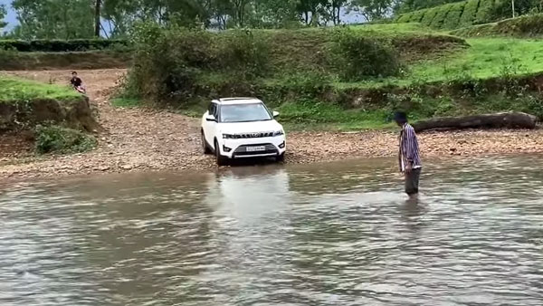 ವೇಗವಾಗಿ ಹರಿಯುತ್ತಿರುವ ನದಿ ನೀರಿನಲ್ಲಿ ಸರಾಗವಾಗಿ ಹೊರ ಬಂದ ಮಹೀಂದ್ರಾ ಎಕ್ಸ್‌ಯುವಿ300