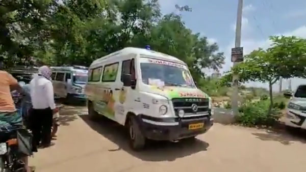 ಕರೋನಾ ಸೋಂಕಿತ ಮೃತದೇಹವಿದ್ದ ಆ್ಯಂಬುಲೆನ್ಸ್​ ಚಾಲನೆ ಮಾಡಿ ಮೆಚ್ಚುಗೆಗೆ ಪಾತ್ರರಾದ ಶಾಸಕ ರೇಣುಕಾಚಾರ್ಯ