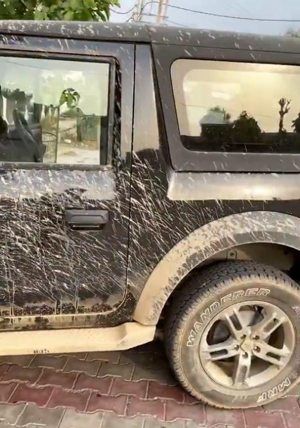 ಮಹೀಂದ್ರಾ ಥಾರ್ ಎಸ್‍ಯುವಿಯಲ್ಲಿ ಆಫ್-ರೋಡ್ ರೈಡ್ ಮಾಡಿ ಎಂಜಾಯ್ ಮಾಡಿದ ಕ್ರಿಕಿಟಿಗ 