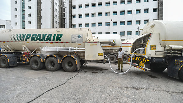 ಕರೋನಾ ಸೋಂಕಿತರಿಗೆ ನೆರವಾಗಲು ಆಟೋ ರಿಕ್ಷಾಗಳನ್ನು ಆಂಬ್ಯುಲೆನ್ಸ್‌ಗಳಾಗಿ ಬದಲಿಸಿದ ಆಟೋ ಚಾಲಕರು