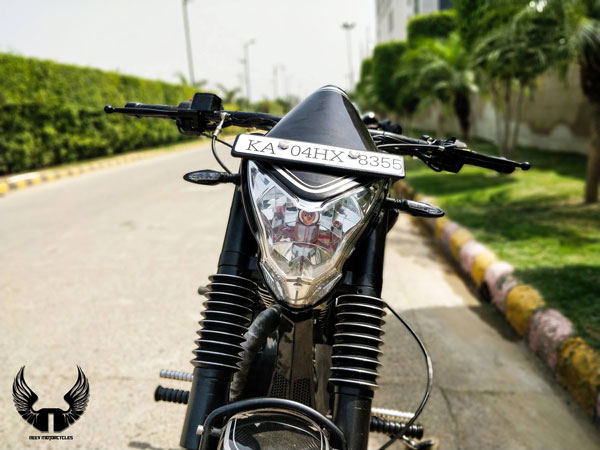 ಬ್ಯಾಟ್‌ಮ್ಯಾನ್‌ನ ಬೈಕ್‌ನಂತೆ ಮಾಡಿಫೈಗೊಂಡ ರಾಯಲ್‌ ಎನ್‌ಫೀಲ್ಡ್‌ ಥಂಡರ್‌ಬರ್ಡ್ 