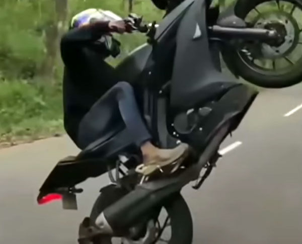 ಪೊಲೀಸರಿಗೆ ಸೆಡ್ಡು ಹೊಡೆದು ಸ್ಟಂಟ್ ಮಾಡಿದ ಯುವಕನ ಡಿಎಲ್ ರದ್ದು ಪಡಿಸಿದ ಆರ್‌ಟಿಒ