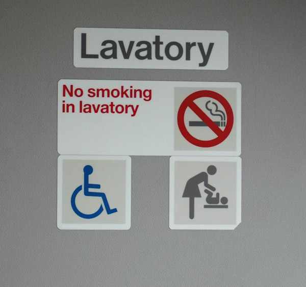 ಧೂಮಪಾನ ನಿಷೇಧಿಸಿದ್ದರೂ ವಿಮಾನಗಳಲ್ಲಿ ಆಶ್ ಟ್ರೇಗಳಿರಲು ಕಾರಣಗಳಿವು