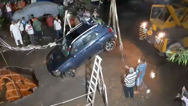 ಕೊನೆಗೂ ಹೊರ ಬಂತು 40 ಅಡಿ ಆಳದಲ್ಲಿದ್ದ ಹ್ಯುಂಡೈ ವೆನ್ಯೂ ಕಾರು