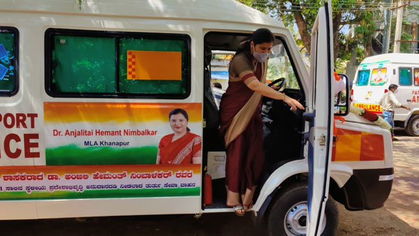 ಆ್ಯಂಬುಲೆನ್ಸ್‌ ಚಲಾಯಿಸಿ ಗಮನ ಸೆಳೆದ ಖಾನಾಪುರ ಶಾಸಕಿ ಅಂಜಲಿ ನಿಂಬಾಳ್ಕರ್‌
