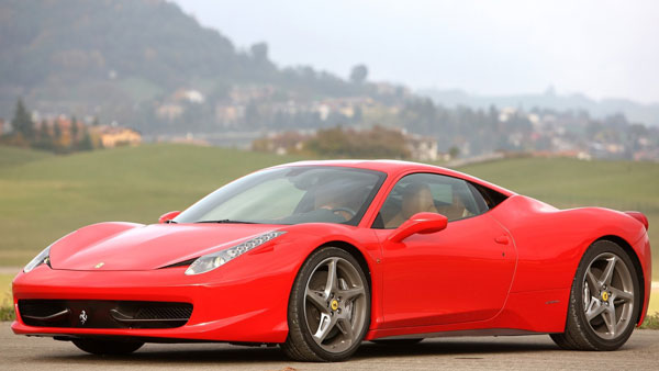 ರೇಸ್ ಟ್ರ್ಯಾಕ್‌ನಲ್ಲಿ ಅಪಘಾತಕ್ಕೀಡಾದ ದುಬಾರಿ ಬೆಲೆಯ ಸೂಪರ್ ಕಾರು