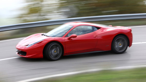 ರೇಸ್ ಟ್ರ್ಯಾಕ್‌ನಲ್ಲಿ ಅಪಘಾತಕ್ಕೀಡಾದ ದುಬಾರಿ ಬೆಲೆಯ ಸೂಪರ್ ಕಾರು