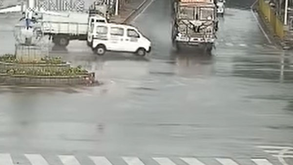 ಸಿಗ್ನಲ್ ಜಂಪ್ ಮಾಡಿ ಅಪಘಾತಕ್ಕೀಡಾದ ವಾಹನಗಳು