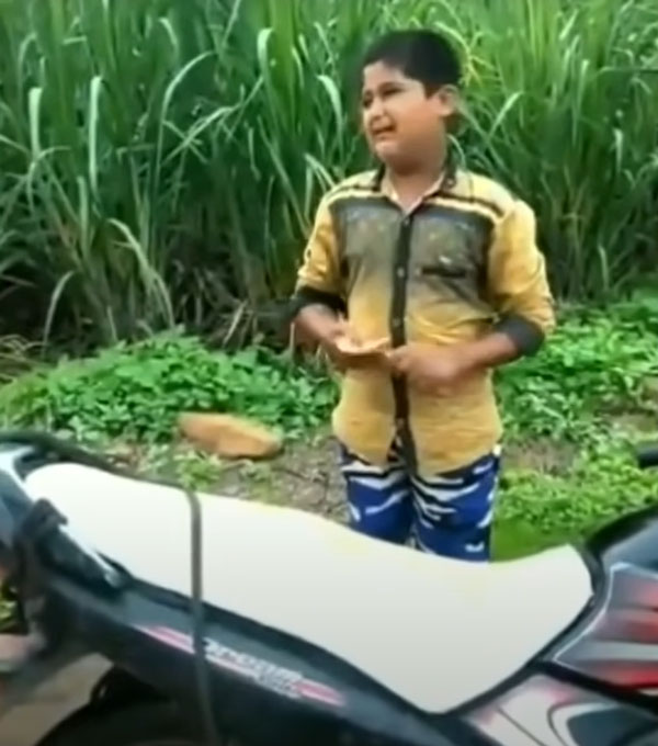 ಲಾಕ್‌ಡೌನ್ ಅವಧಿಯಲ್ಲಿ ಬೈಕ್ ಚಾಲನೆ ಮಾಡಿ ಲಾಕ್ ಆದ ಬಾಲಕ