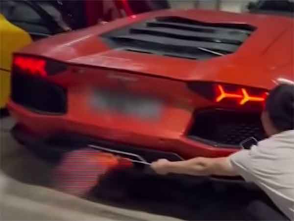 ಸೂಪರ್ ಕಾರಿನ ಎಕ್ಸಾಸ್ಟ್ ಪೈಪ್ ಮೂಲಕ ಕಬಾಬ್ ತಯಾರಿಸಲು ಹೋಗಿ ಯಡವಟ್ಟು ಮಾಡಿಕೊಂಡ ಚೀನಾ ಯುವಕ