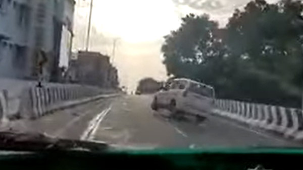 ಓವರ್ ಟೇಕ್ ಮಾಡುವ ಭರದಲ್ಲಿ ಉರುಳಿ ಬಿದ್ದ ಮಹೀಂದ್ರಾ ಜೈಲೋ