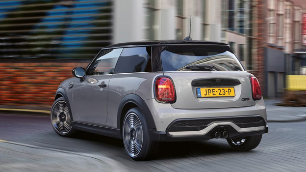 ಮಿನಿ ಹ್ಯಾಚ್‌ಬ್ಯಾಕ್, ಕನ್ವರ್ಟಿಬಲ್ ಮತ್ತು ಜೆಸಿಡಬ್ಲ್ಯು ಬಿಡುಗಡೆ