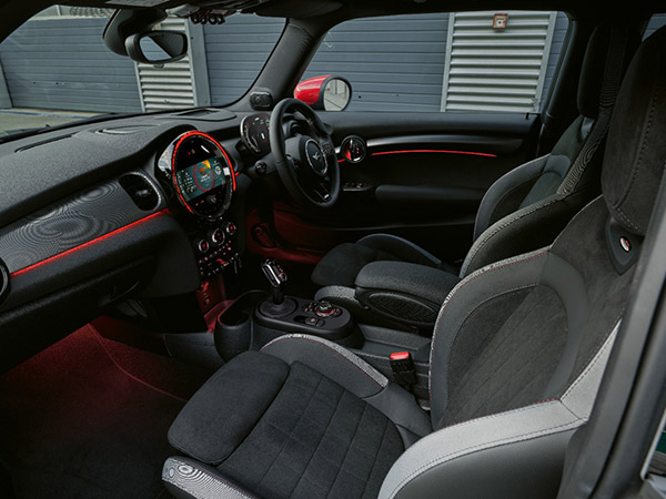 ಮಿನಿ ಹ್ಯಾಚ್‌ಬ್ಯಾಕ್, ಕನ್ವರ್ಟಿಬಲ್ ಮತ್ತು ಜೆಸಿಡಬ್ಲ್ಯು ಬಿಡುಗಡೆ