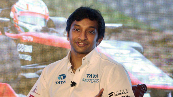 ಖ್ಯಾತ ಲೇಖಕನನ್ನು ಸಮಯಕ್ಕೆ ಸರಿಯಾಗಿ ವಿಮಾನ ನಿಲ್ದಾಣಕ್ಕೆ ತಲುಪಿಸಿದ ನರೇನ್ ಕಾರ್ತಿಕೇಯನ್