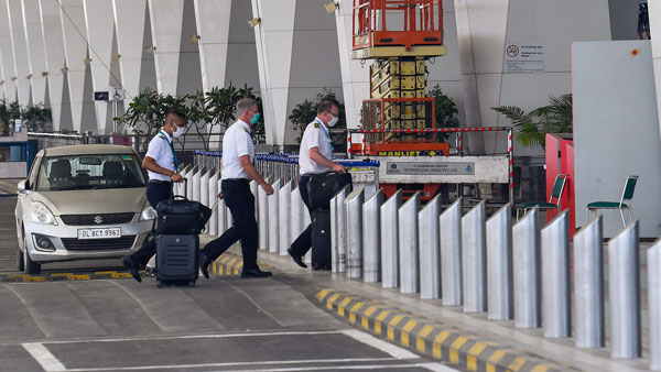 ವಿಮಾನಗಳ ಪೈಲಟ್‌ಗಳು ಗಡ್ಡ ಬಿಡದೇ ಇರಲು ಪ್ರಮುಖ ಕಾರಣಗಳಿವು