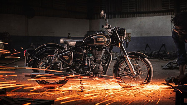 ಆಕರ್ಷಕ ವಿನ್ಯಾಸದಲ್ಲಿ ರಾಯಲ್ ಎನ್‍‍ಫೀಲ್ಡ್ ಕ್ಲಾಸಿಕ್ 500 ಟ್ರಿಬ್ಯೂಟ್ ಬ್ಲ್ಯಾಕ್ ಎಡಿಷನ್ ಬಿಡುಗಡೆ