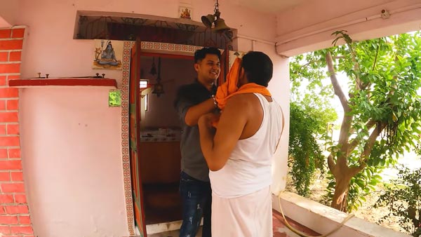 ತಂದೆಗೆ ನೆಚ್ಚಿನ ಬೈಕ್ ಅನ್ನು ಉಡುಗೊರೆಯಾಗಿ ನೀಡಿದ ಮಗ