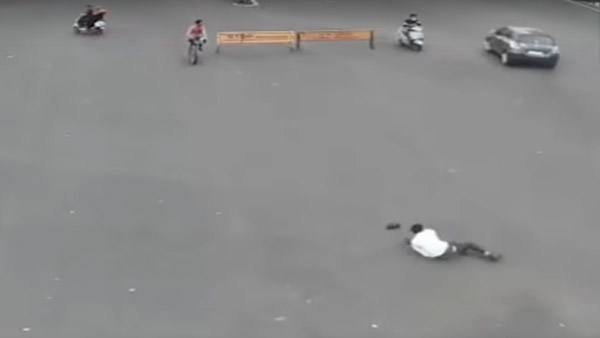 ಕರ್ತವ್ಯ ನಿರತ ಪೊಲೀಸ್ ಅಧಿಕಾರಿಗೆ ಗುದ್ದಿ ಪರಾರಿಯಾದ ಕಾರು ಚಾಲಕ