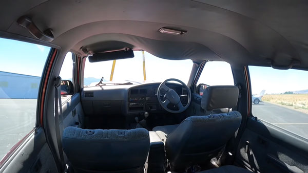 10,000 ಅಡಿ ಎತ್ತರದಿಂದ ಕೆಳಕ್ಕೆ ಬಿದ್ದ ಟೊಯೊಟಾ ಹಿಲಕ್ಸ್ ಕಾರು