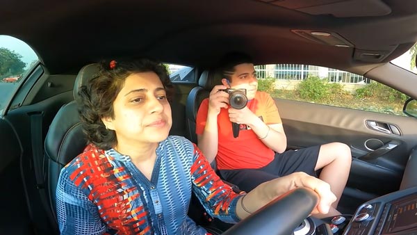 ತಾಯಿಗೆ ಸೂಪರ್ ಕಾರು ಚಾಲನೆ ಮಾಡಲು ಕಲಿಸಿದ ಯೂಟ್ಯೂಬರ್