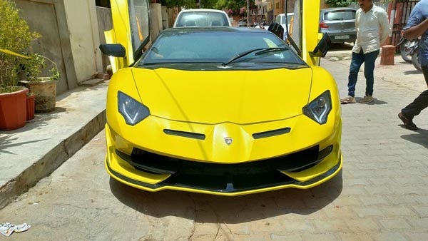 ಲ್ಯಾಂಬೊರ್ಗಿನಿ ಅವೆಂಟಡಾರ್ ಎಸ್‌ವಿಜೆ ಸೂಪರ್ ಕಾರಿನಂತೆ ಮಾಡಿಫೈಗೊಂಡ ಹೋಂಡಾ ಸಿವಿಕ್