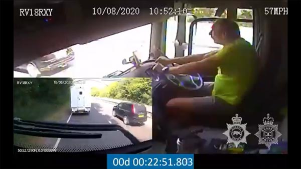 ವಾಹನ ಚಾಲನೆ ವೇಳೆ ಮೊಬೈಲ್ ಬಳಸಿ ಅಪಘಾತಕ್ಕೆ ಕಾರಣನಾದ ಟ್ರಕ್ ಚಾಲಕ