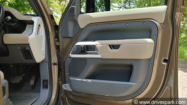 ಲ್ಯಾಂಡ್ ರೋವರ್ ಡಿಫೆಂಡರ್ 110 ಫಸ್ಟ್ ಡ್ರೈವ್ ರಿವ್ಯೂ