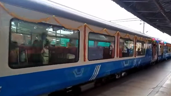 ಚಾಲನೆಯಾದ ದಿನವೇ ಪ್ರಯಾಣಿಕರಿಂದ ಭರ್ಜರಿ ರೆಸ್ಪಾನ್ಸ್ ಪಡೆದ ವಿಸ್ಟಾಡೋಮ್ ರೈಲು