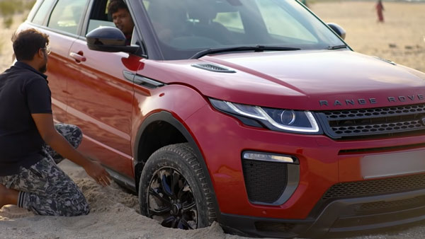 ಮರಳಿನಲ್ಲಿ ಸಿಲುಕಿ ಹೊರ ಬರಲು ಪರದಾಡಿದ ಲ್ಯಾಂಡ್ ರೋವರ್ ಇವೊಕ್ ಎಸ್‌ಯುವಿ