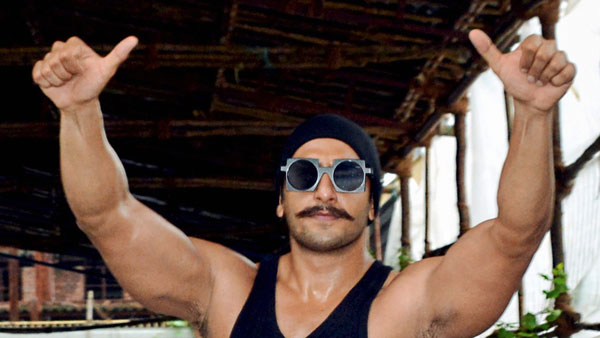 ಹೊಸ ಮರ್ಸಿಡಿಸ್ ಬೆಂಝ್ ಜಿಎಲ್ಎಸ್ 600 ಎಸ್‌ಯು‌ವಿ ಖರೀದಿಸಿದ ರಣವೀರ್ ಸಿಂಗ್