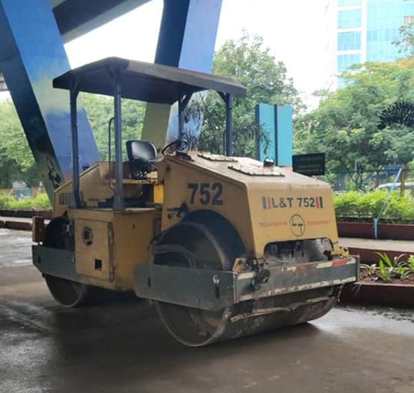 ರೋಡ್ ರೋಲರ್'ನಿಂದ ಪುಡಿ ಪುಡಿಯಾದ ಮಾಡಿಫೈಗೊಂಡ ಸೈಲೆನ್ಸರ್‌ಗಳು