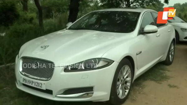 ಗ್ರಾಹಕರಿಲ್ಲದೇ ಧೂಳು ಹಿಡಿಯುತ್ತಿವೆ ಐಷಾರಾಮಿ ಬಾಡಿಗೆ ಕಾರುಗಳು