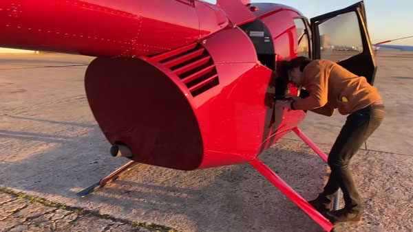 ಪ್ರಯಾಣಿಕನ ಮೂಲಕ ಹೆಲಿಕಾಪ್ಟರ್'ನಲ್ಲಿ ಹಾರಾಟ ನಡೆಸುವ ಅವಕಾಶ ಪಡೆದ ಕ್ಯಾಬ್ ಡ್ರೈವರ್