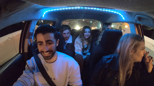 ಪ್ರಯಾಣಿಕನ ಮೂಲಕ ಹೆಲಿಕಾಪ್ಟರ್'ನಲ್ಲಿ ಹಾರಾಟ ನಡೆಸುವ ಅವಕಾಶ ಪಡೆದ ಕ್ಯಾಬ್ ಡ್ರೈವರ್