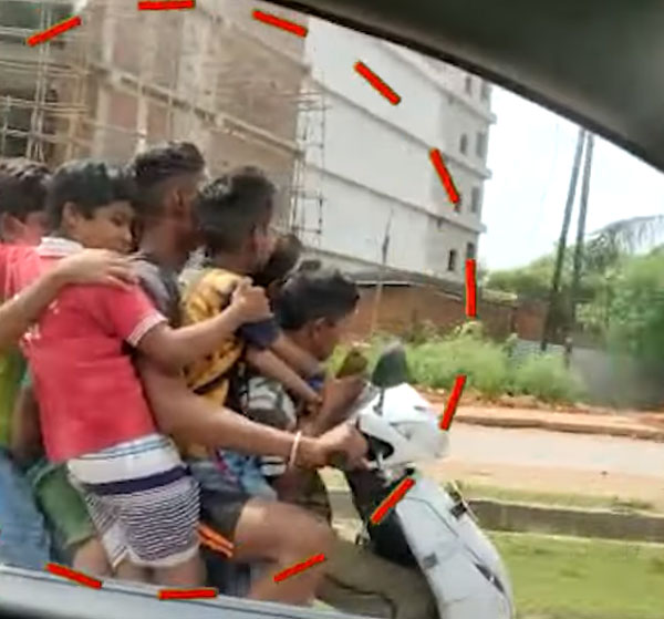 7 ಅಪ್ರಾಪ್ತ ಮಕ್ಕಳು ಒಂದು ಆಕ್ಟಿವಾ ಸ್ಕೂಟರ್‌ನಲ್ಲಿ ಜಾಲಿ ರೈಡ್: ಪೋಷಕರ ಮೇಲೆ ಬಿತ್ತು ಕೇಸ್