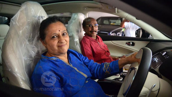 ದುಬಾರಿ ಬೆಲೆಯ ಐಷಾರಾಮಿ ಕಾರು ಖರೀದಿಸಿದ ಭೀಮಾ ಜ್ಯುವೆಲ್ಲರ್ಸ್ ಮಾಲೀಕ