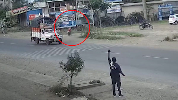 ಸವಾರನಿಲ್ಲದೇ ಹೆದ್ದಾರಿಯಲ್ಲಿ ವೇಗವಾಗಿ ಚಲಿಸಿದ ರಾಯಲ್ ಎನ್‍ಫೀಲ್ಡ್ ಬೈಕ್