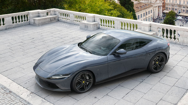 ಗಲ್ಲಿಯಲ್ಲಿ ತಗಲಾಕಿಕೊಂಡ ಕೋಟಿ ಮೌಲ್ಯದ ಫೆರಾರಿ ಸೂಪರ್‌ಕಾರ್