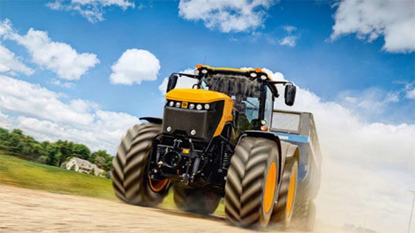 ಪುರುಷರಿಗೆ ಸರಿ ಸಮಾನವಾಗಿ ಬೊಕ್ಲೈನ್ ಯಂತ್ರ ಚಾಲನೆ ಮಾಡುತ್ತಿರುವ ಮಹಿಳೆ