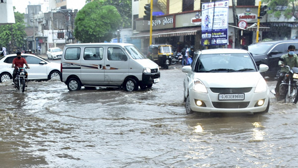 ಮಳೆಗಾಲದಲ್ಲಿ ವಾಹನ ಚಾಲನೆ ಮಾಡುವಾಗ ಪಾಲಿಸಬೇಕಾದ ಸಂಗತಿಗಳಿವು
