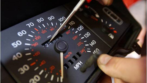 ಓಡೋ ಮೀಟರ್ ಕೇಬಲ್ ತೆಗೆದು ಹಾಕಿದ ಕಾರು ಡೀಲರ್'ಗೆ ರೂ.1 ಲಕ್ಷ ದಂಡ ವಿಧಿಸಿದ ಸಾರಿಗೆ ಇಲಾಖೆ 