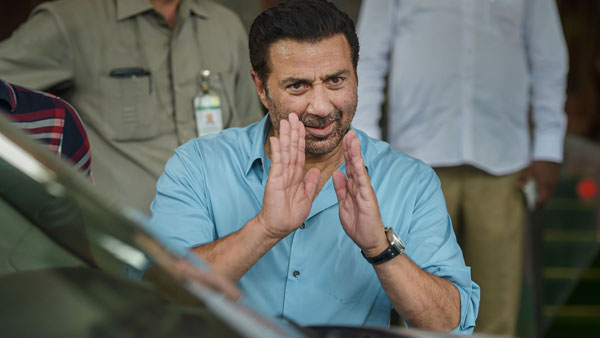 ತಕ್ಷಣವೇ ಕಾರು ವಿತರಿಸುವಂತೆ ಶೋರೂಂ ಮಾಲೀಕರಿಗೆ ಶಿಫಾರಸು ಪತ್ರ ಬರೆದ ನಟ ಕಂ ಸಂಸದ