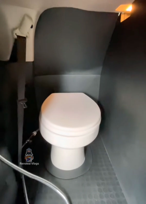 ಭಾರತದಲ್ಲಿ ಟಾಯ್ಲೆಟ್ ಹೊಂದಿರುವ ಮೊದಲ ಟೊಯೊಟಾ ಫಾರ್ಚೂನರ್ ಎಸ್‍ಯುವಿ 