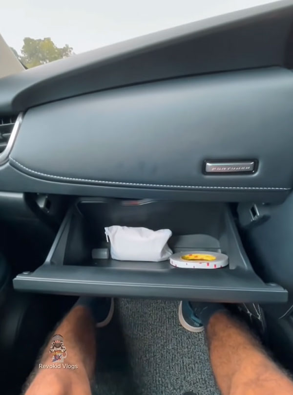 ಭಾರತದಲ್ಲಿ ಟಾಯ್ಲೆಟ್ ಹೊಂದಿರುವ ಮೊದಲ ಟೊಯೊಟಾ ಫಾರ್ಚೂನರ್ ಎಸ್‍ಯುವಿ 