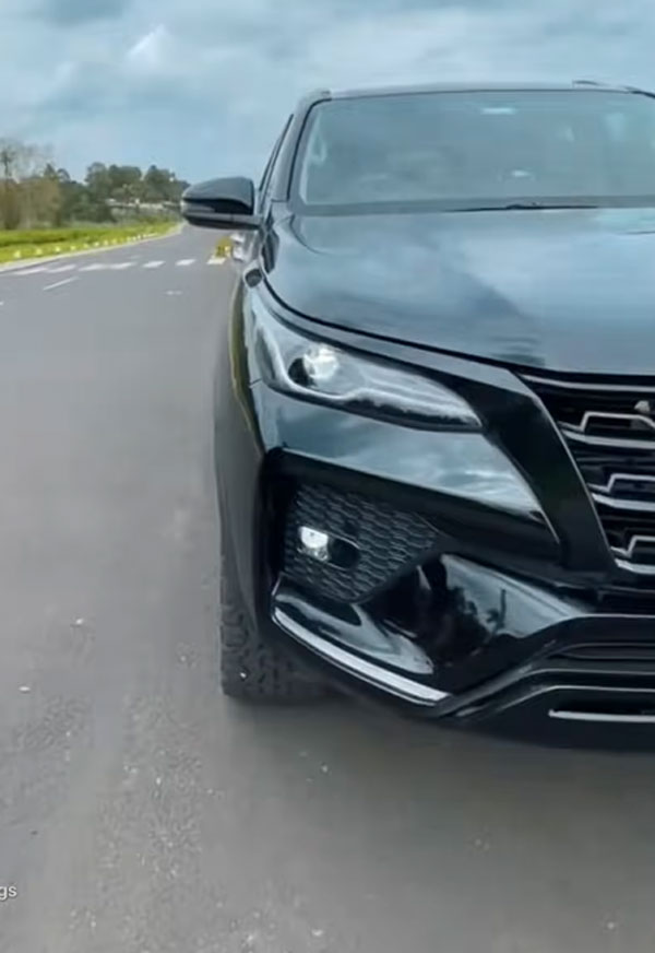 ಭಾರತದಲ್ಲಿ ಟಾಯ್ಲೆಟ್ ಹೊಂದಿರುವ ಮೊದಲ ಟೊಯೊಟಾ ಫಾರ್ಚೂನರ್ ಎಸ್‍ಯುವಿ 